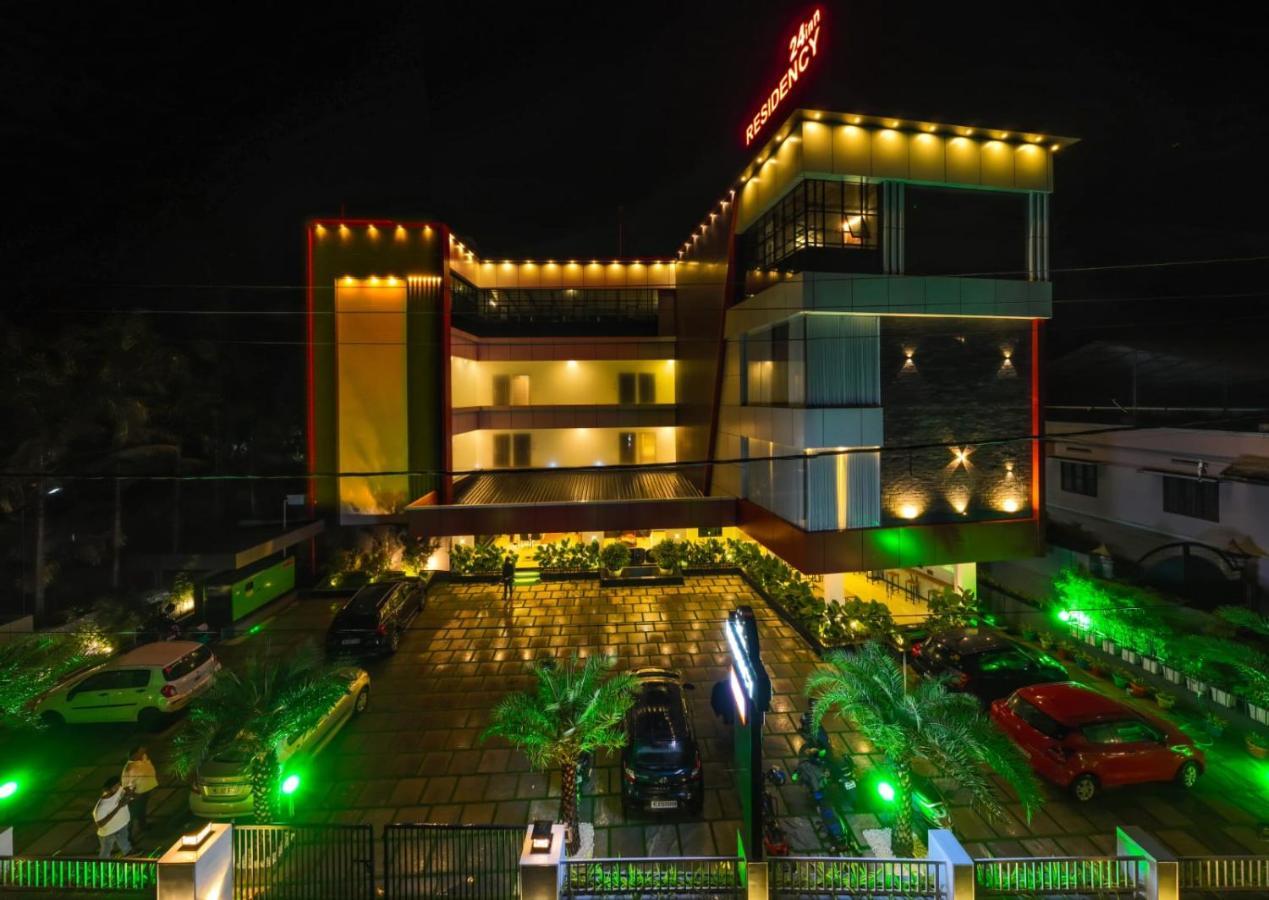 Hotel 24Inn Residency Pathanāmthitta Exterior foto