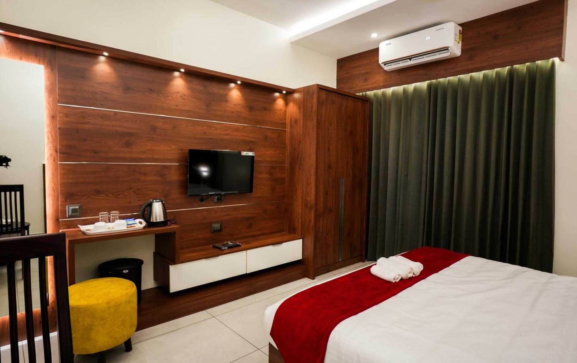 Hotel 24Inn Residency Pathanāmthitta Exterior foto